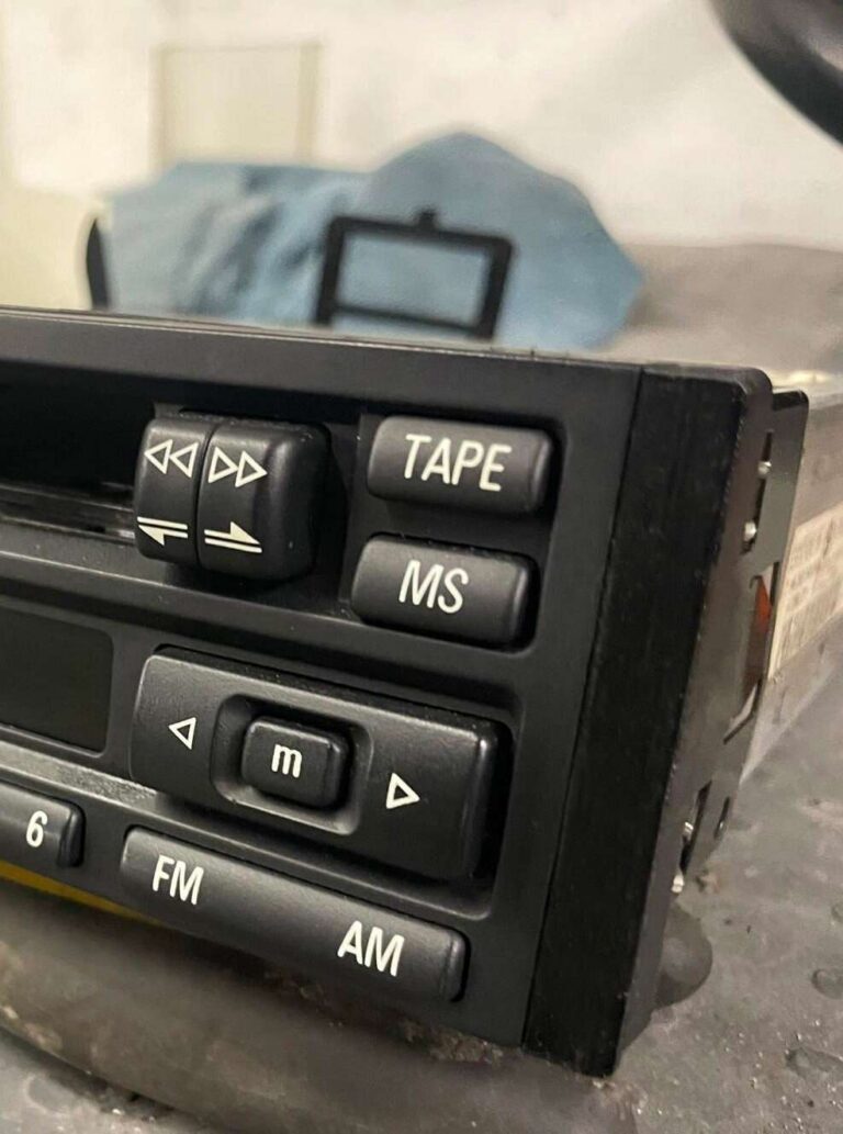 Капачета за BMW Радио