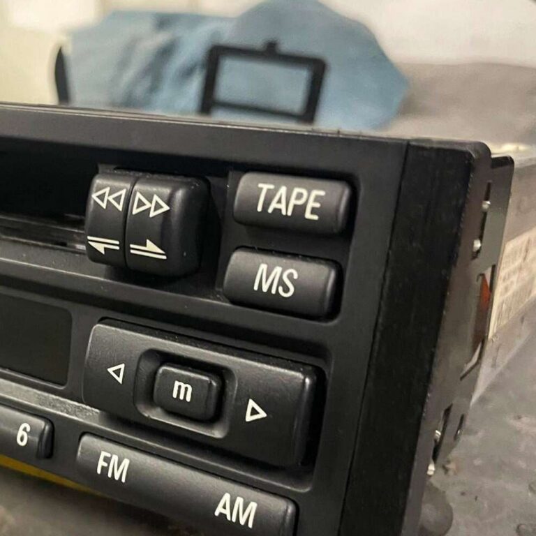 Капачета за BMW Радио