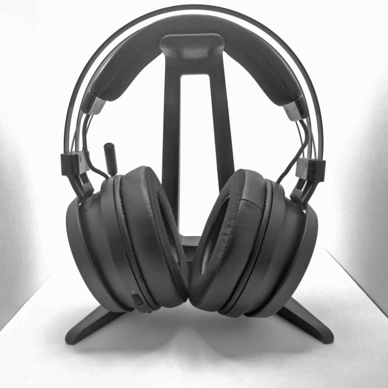 20240925_201332 Стойка за слушалки