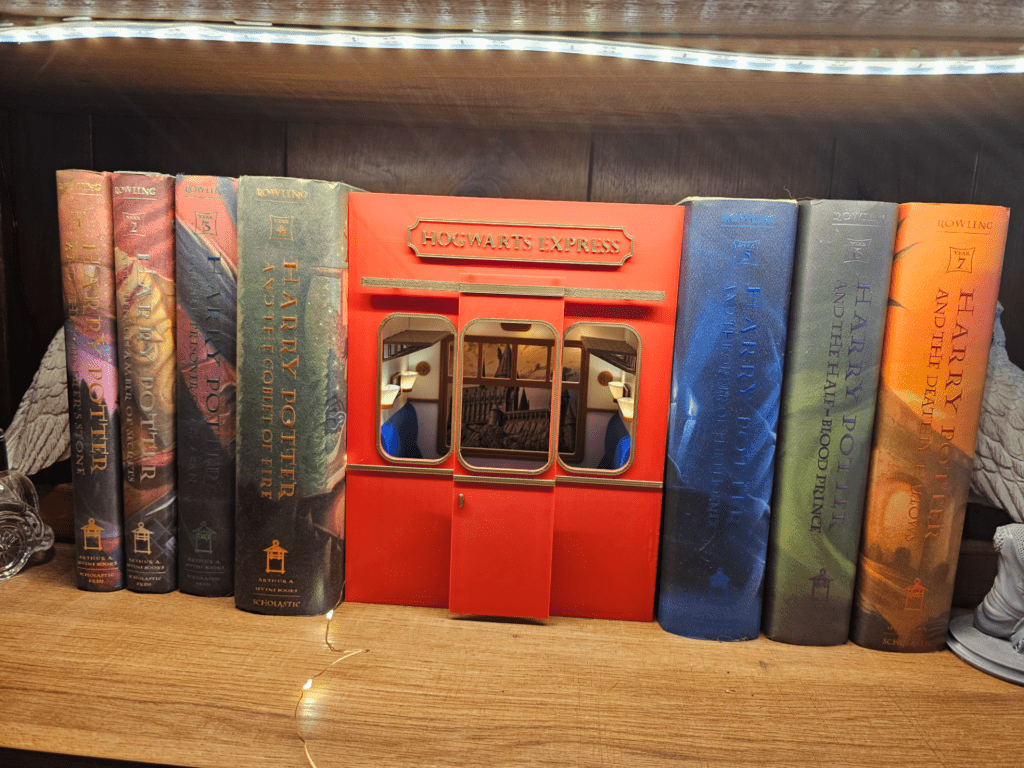 Кът за книги Хогуортс Експрес Кът за книги Хогуортс Експрес