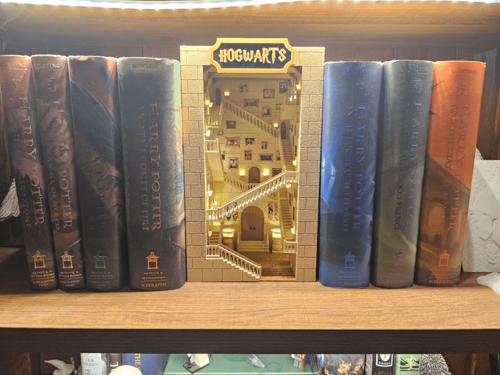 Кът за Книги Хогуортс