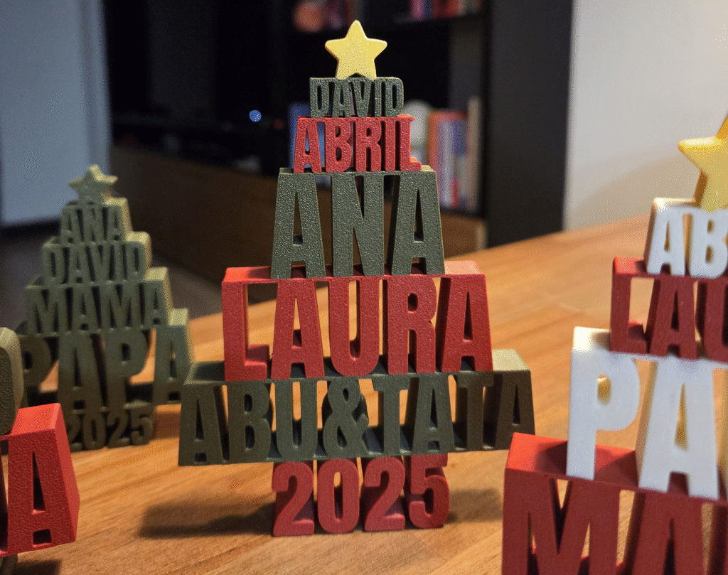 Коледно Дърво с Имена Коледно Дърво с Имена