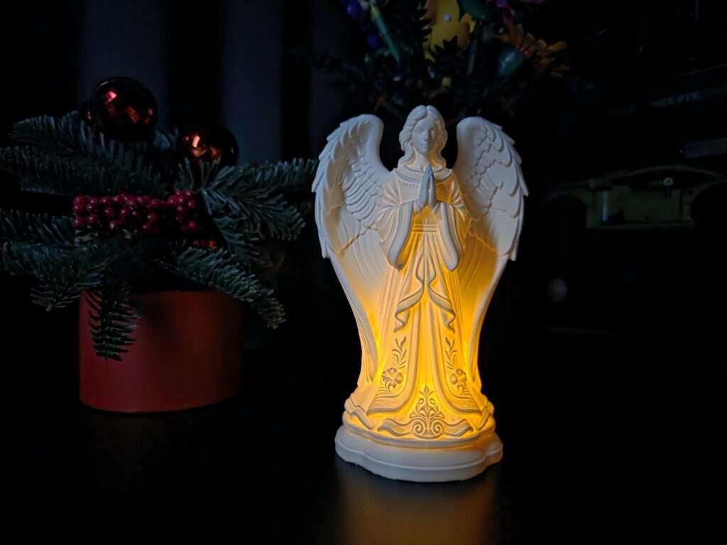 Ангелска Статуетка и Лампа