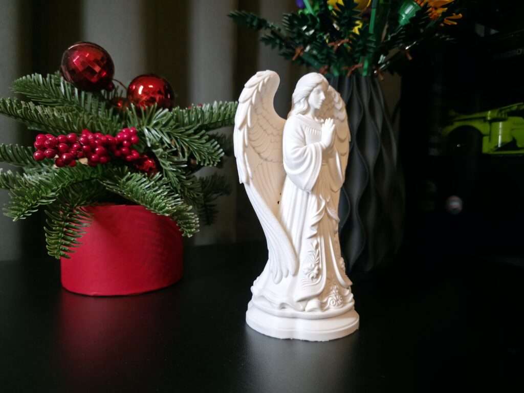 Ангелска Статуетка и Лампа