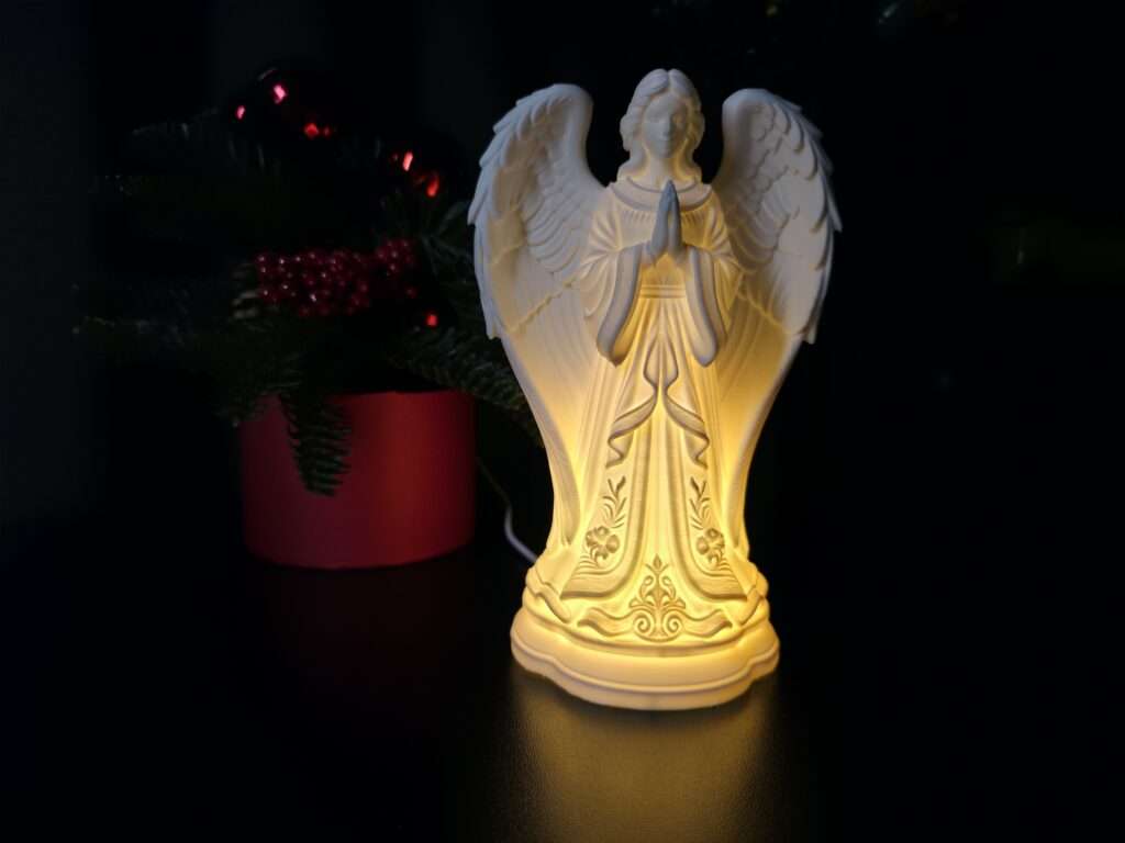 Ангелска Статуетка и Лампа