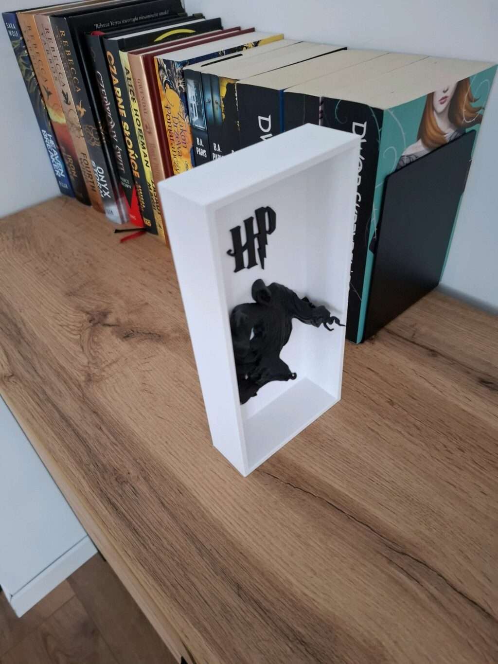 Кът за книги с Дементор