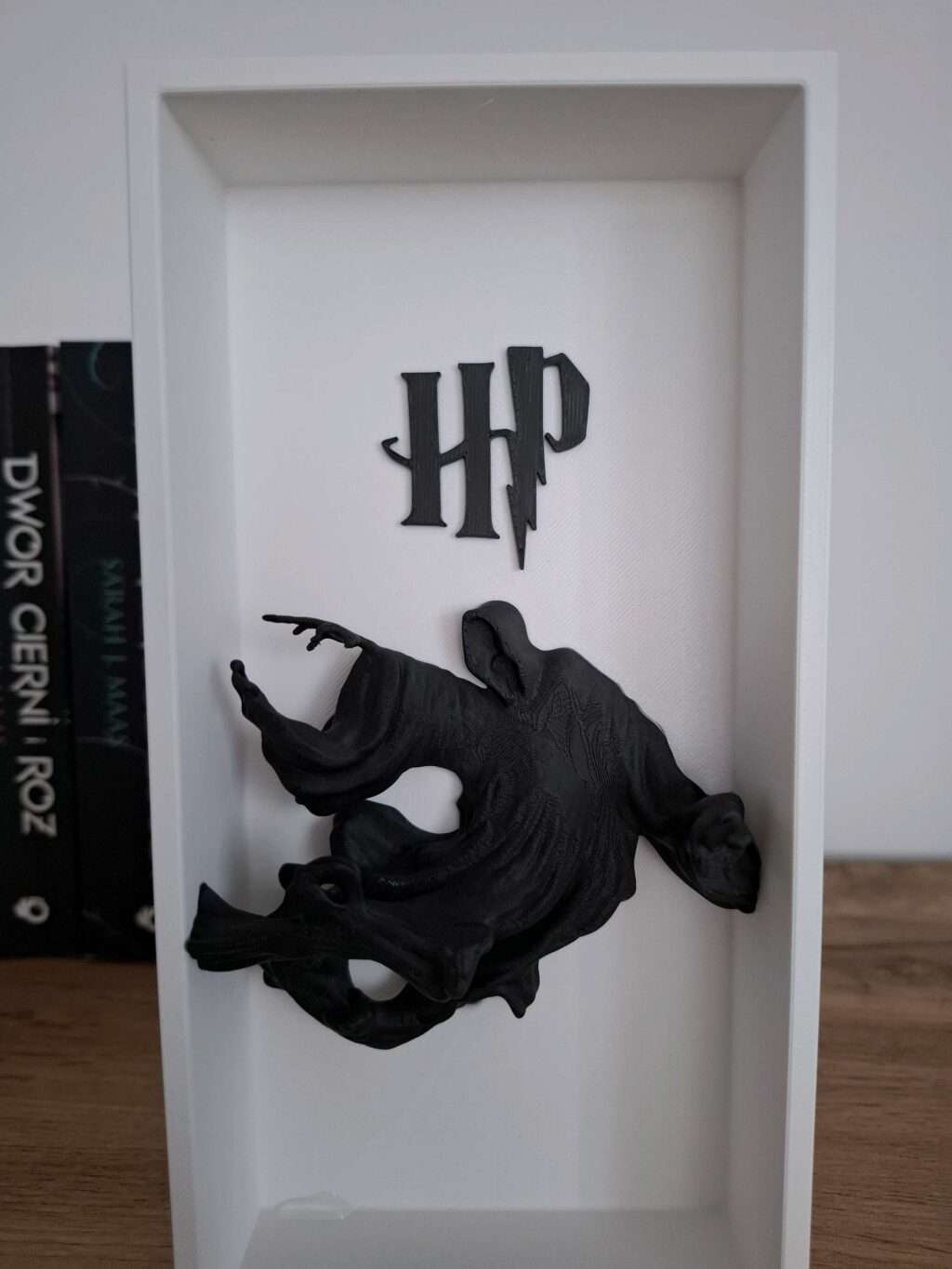 Кът за книги с Дементор